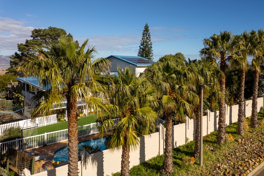 6 Bedroom Property for Sale in La Concorde Western Cape